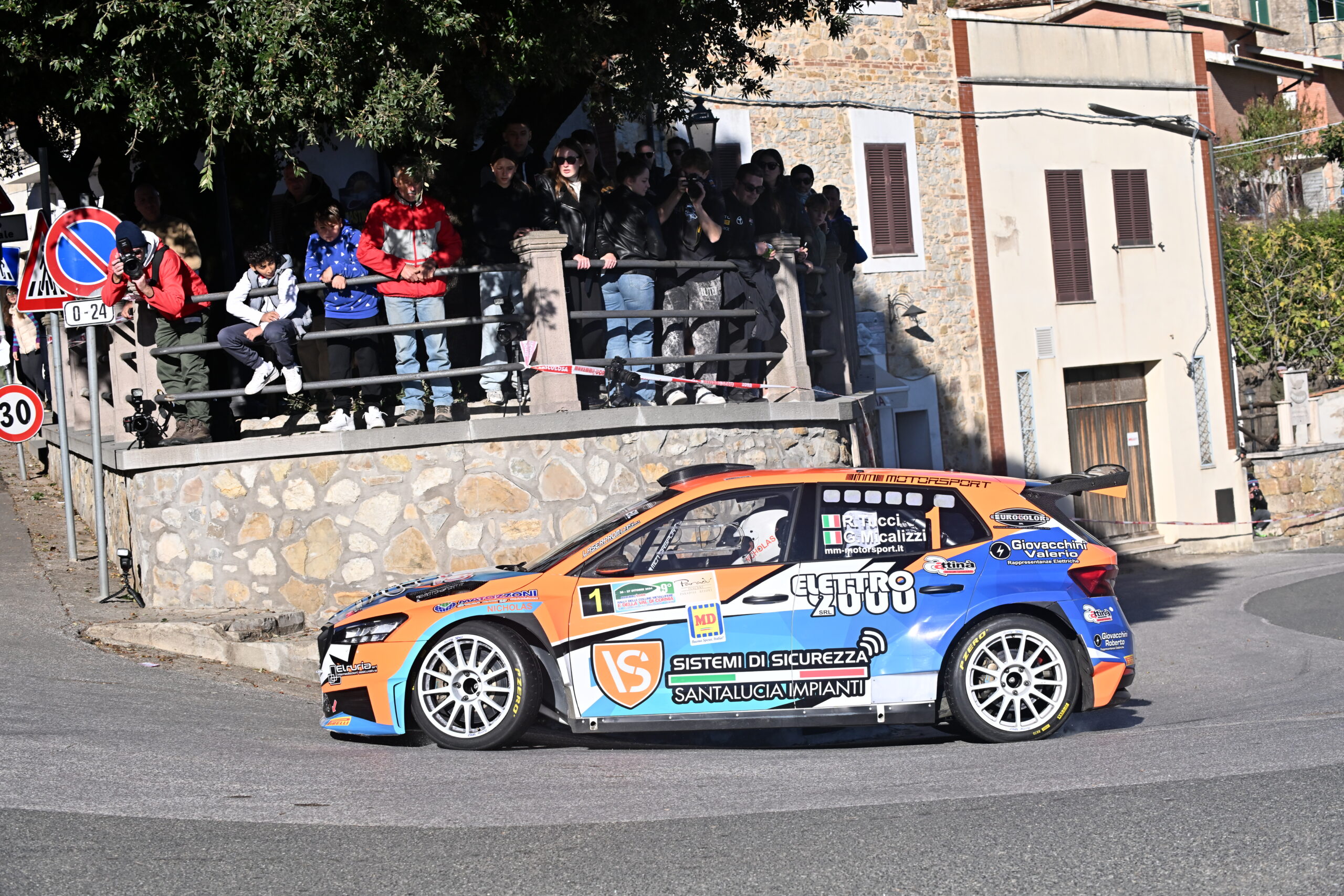 01 ASSOLUTO_Tucci-Micalizzi_1_AMICORALLY (2)
